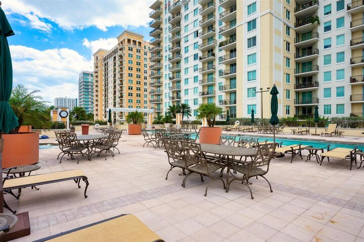 Property Photo: 800 N Tamiami Trail 1504 FL 34236