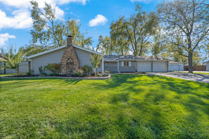 Property Photo: 8941 Chadbourn Drive IL 60462