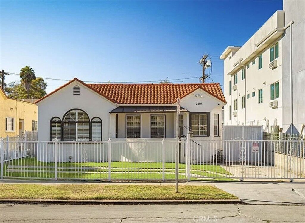 Property Photo:  2405 Clyde Avenue  CA 90016 