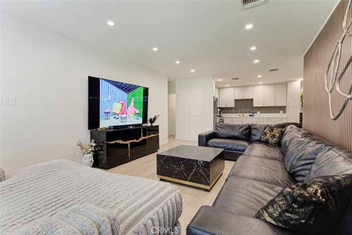 Property Photo: 1817 N Hollywood Way CA 91505