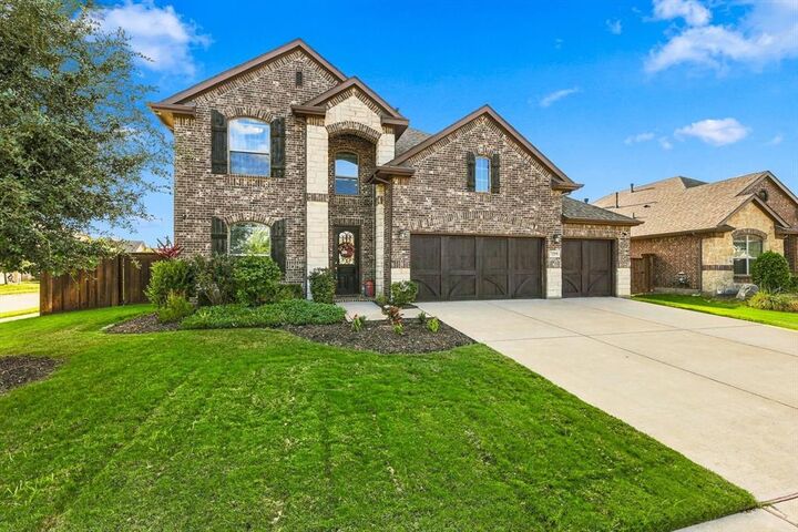 Property Photo: 3214 Treyburn Lane TX 76084
