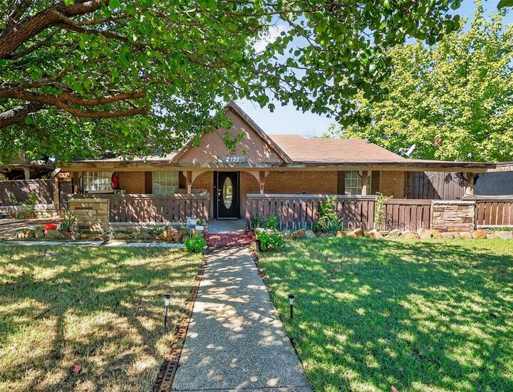Property Photo: 2121 High Summit Drive TX 75041