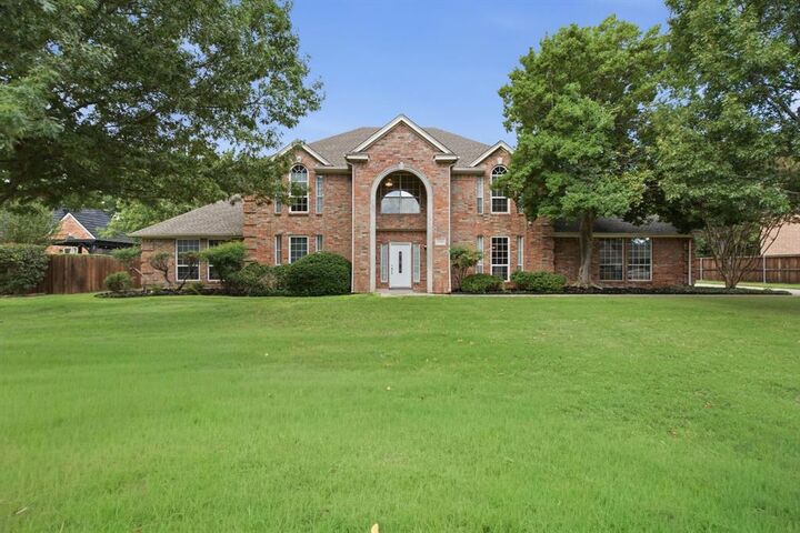 Property Photo: 5904 Highland Hills Lane TX 76034