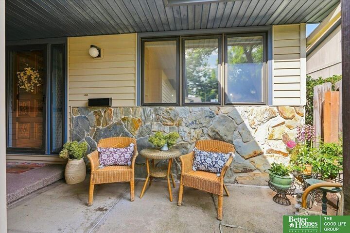Property Photo: 1858 N 94th Plaza NE 68114