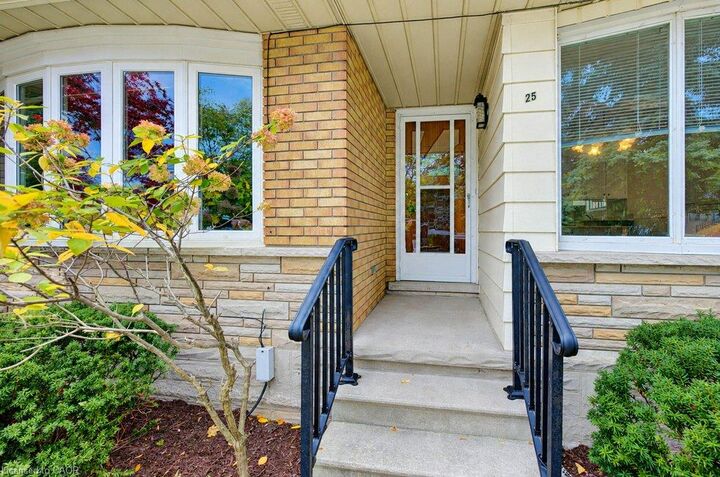 Property Photo:  25 Applewood Avenue  ON N2B 1V9 