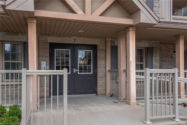 Property Photo:  1460 Highland Road W 7H  ON N2N 0B7 