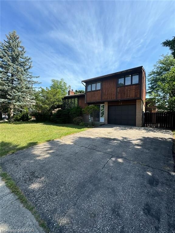 Property Photo:  14 Briar Knoll Place  ON N2E 2B9 