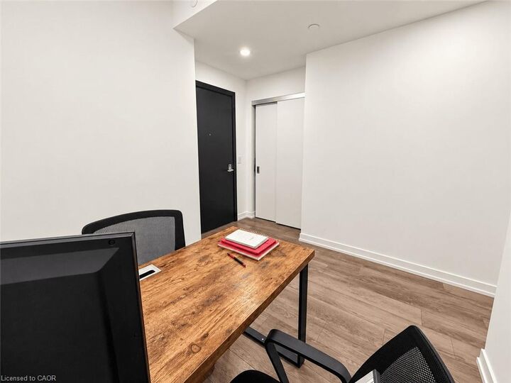Property Photo:  15 Wellington Street S 2510  ON N2G 0E4 