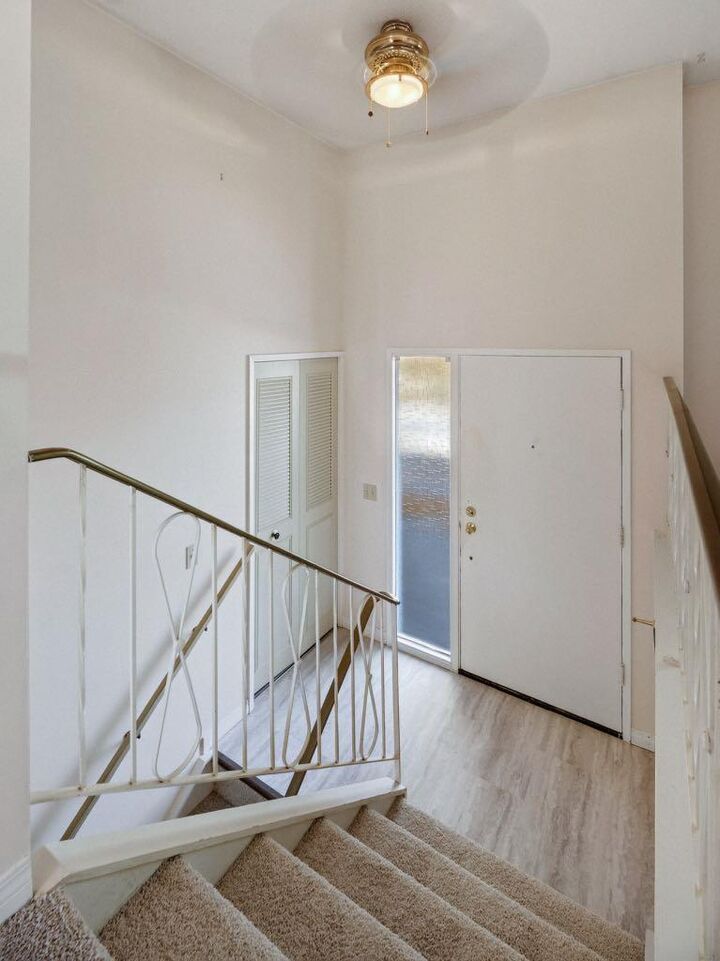 Property Photo:  1219 Hunterquay Hill NW  AB T2K 4T3 