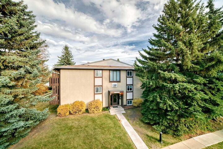 Property Photo:  366 94 Avenue SE 17  AB T2J 5P1 
