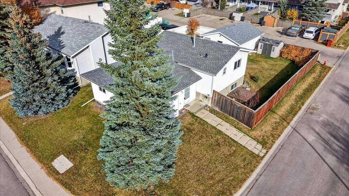 Property Photo:  616 18 Street SE  AB T1V 1L7 