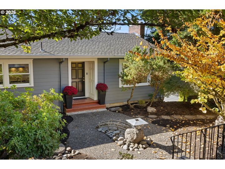 Property Photo: 1625 SW Westwood Dr OR 97239