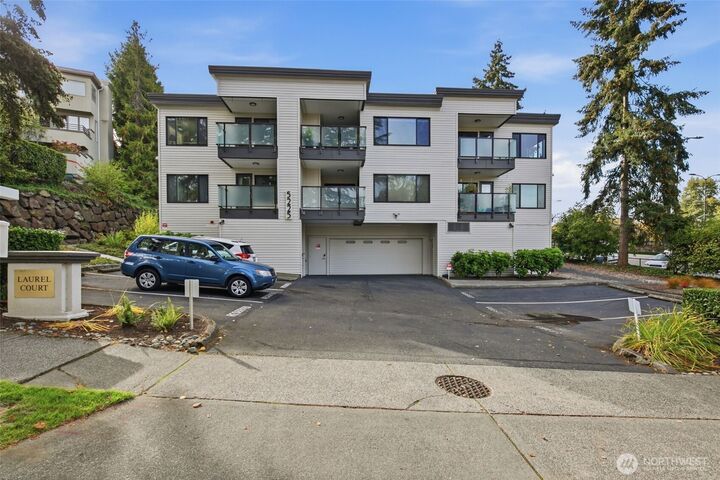 Property Photo: 5225 50th Avenue NE 204 WA 98105