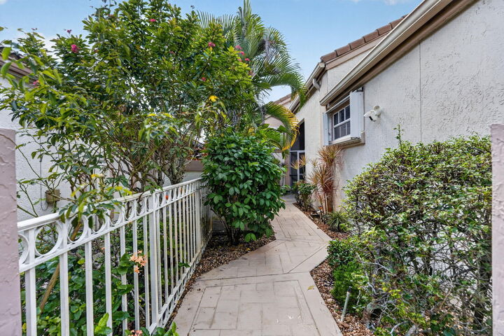 Property Photo:  12850 Oak Knoll Drive  FL 33418 