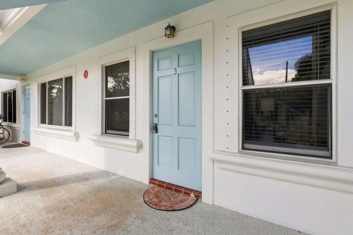 Property Photo: 4529 NE 21st Avenue #3 FL 33308