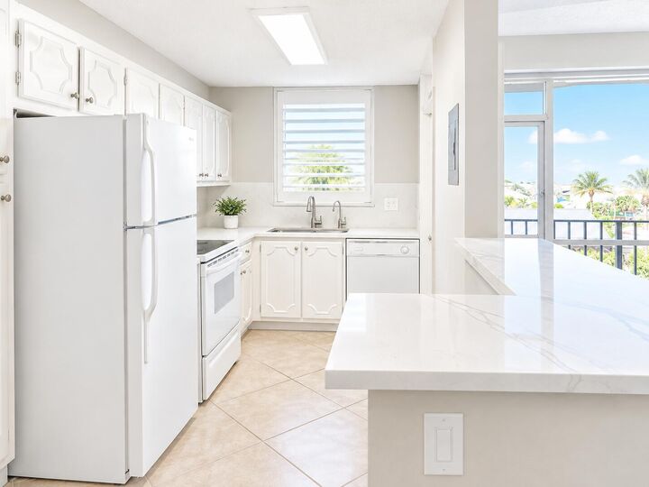 Property Photo: 109 Paradise Harbour Boulevard 412 FL 33408