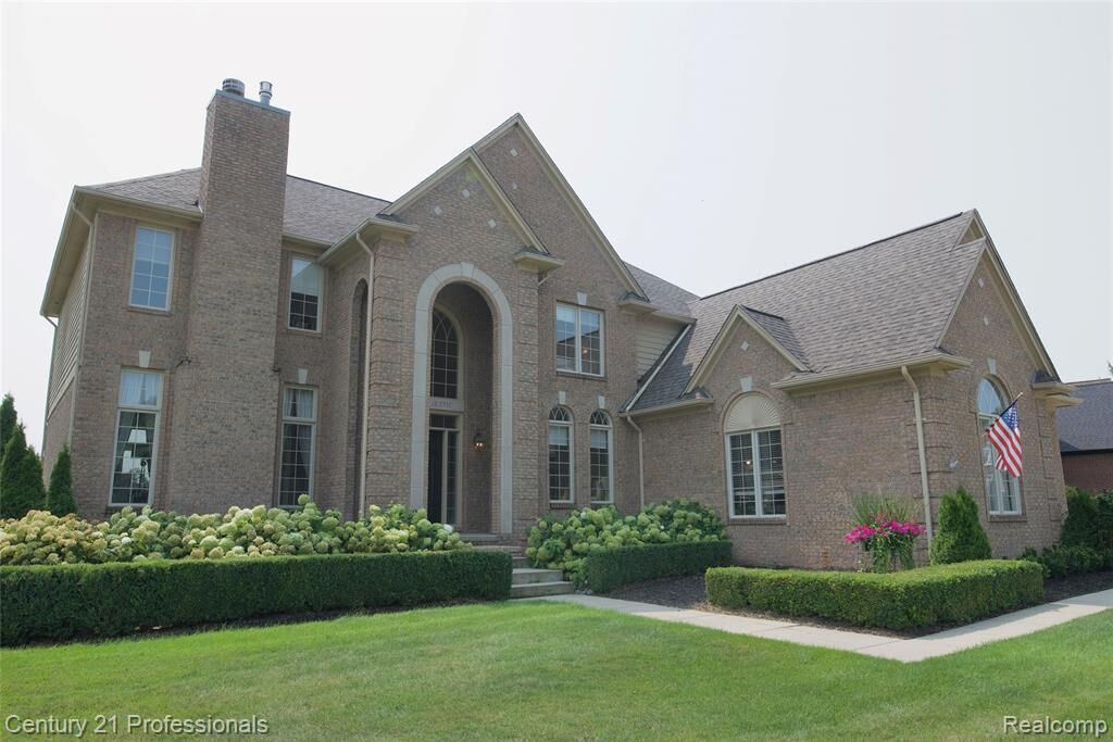 Property Photo:  916 Majestic  MI 48306 