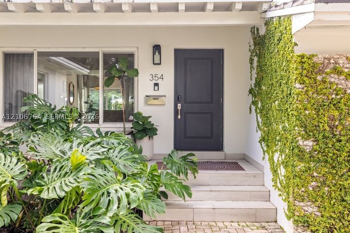 Property Photo:  354 NE 91st St  FL 33138 