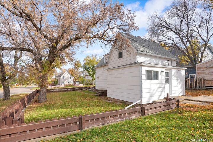 Property Photo:  406 Main Street S  SK S6H 5S9 