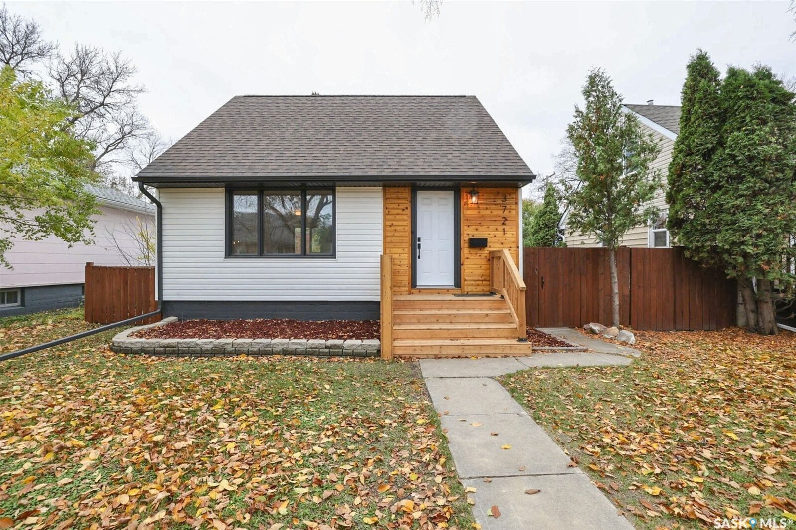 Property Photo:  3721 Caen Avenue  SK S4S 0Y5 