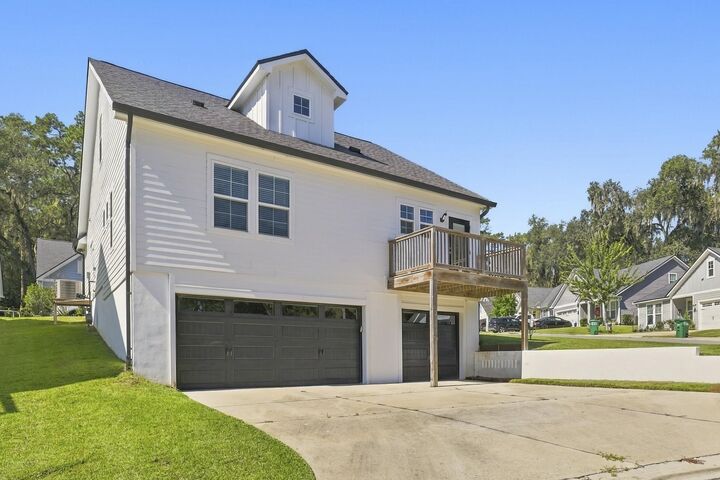 Property Photo: 105 Tumbling Oak Way FL 32308