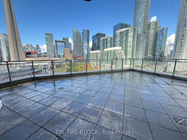 Property Photo:  230 Queens Quay W 1515  ON M5J 2Y7 