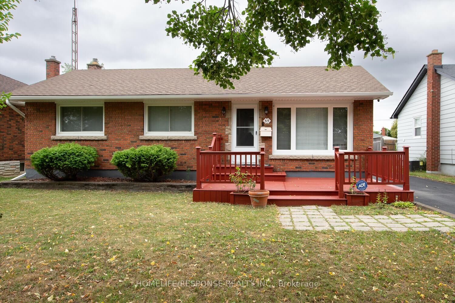 Property Photo:  35 Parkdale Drive  ON L2V 2N5 