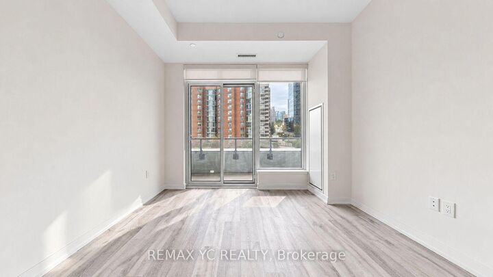 Property Photo:  8 Olympic Garden Drive 411  ON M2M 0B9 