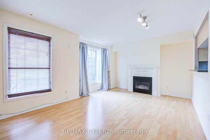 Property Photo:  3 Everson Drive 104  ON M2N 7C2 