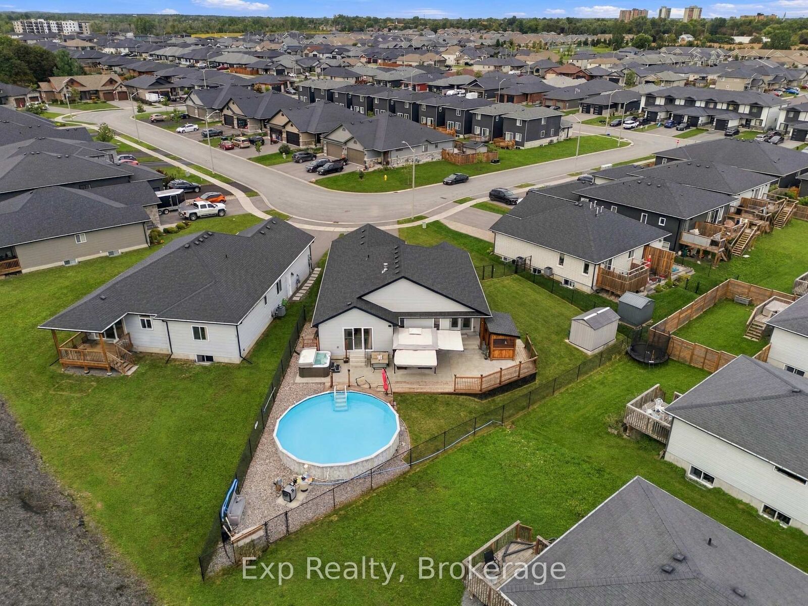 Property Photo:  14 Lehtinen Crescent  ON K8P 4G5 