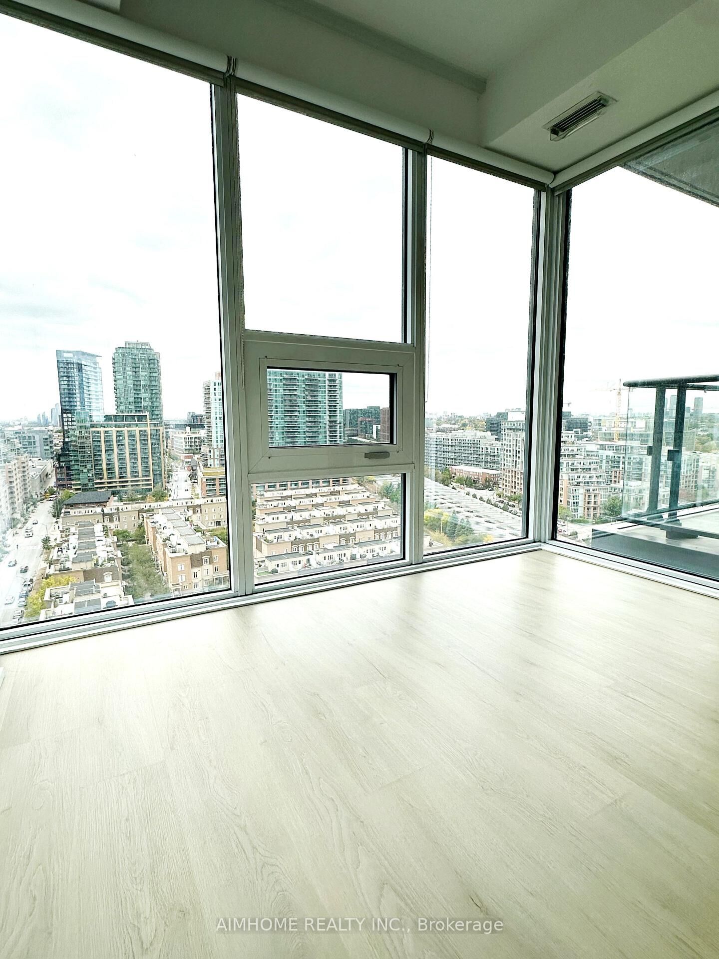 Property Photo:  19 Western Battery Road 1808  ON M6K 0E3 