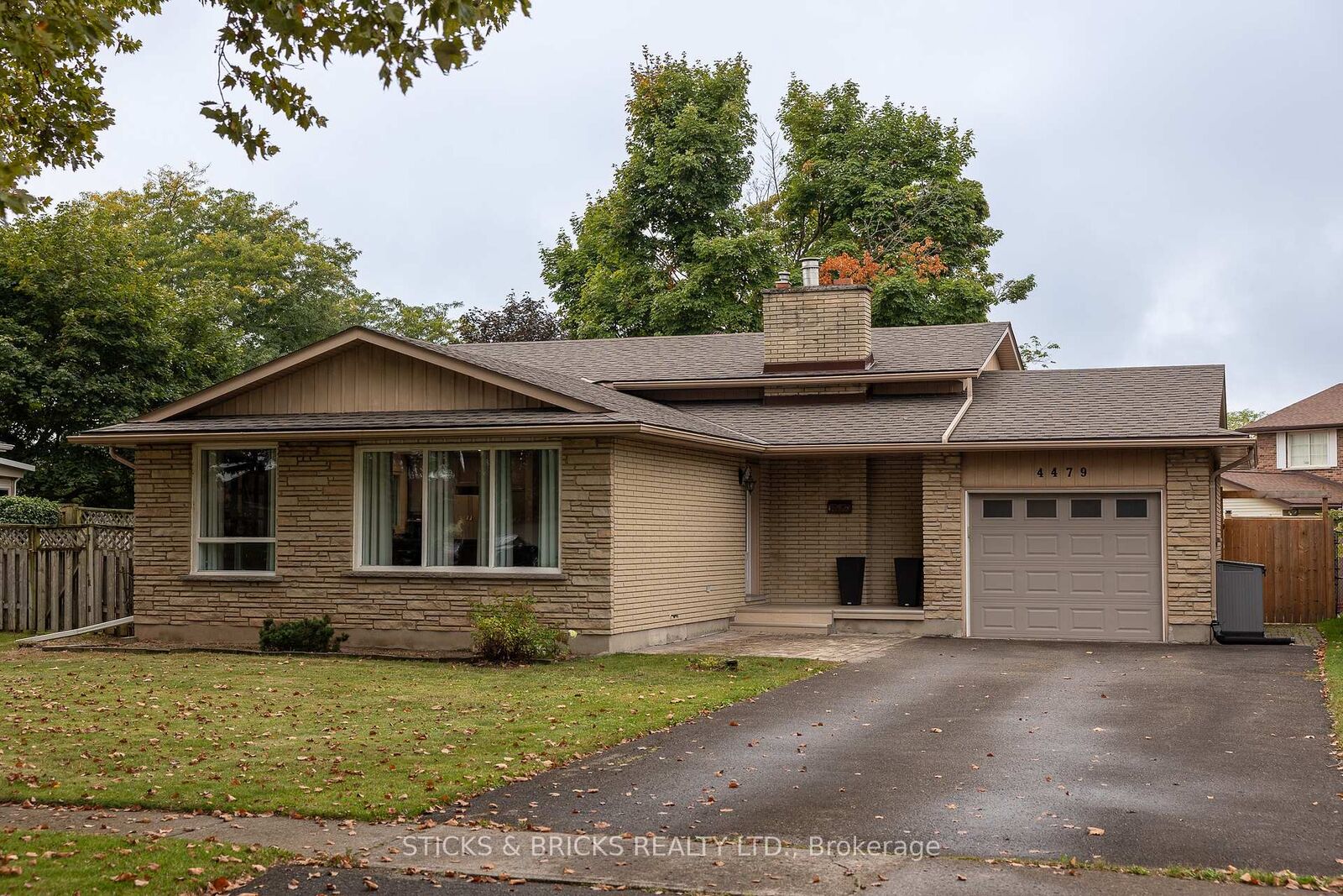 Property Photo:  4479 Mitchell Avenue  ON L2E 6R6 