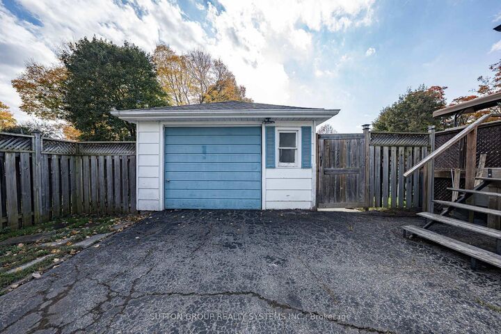 Property Photo:  22 Arletta Street  ON L7G 3J3 
