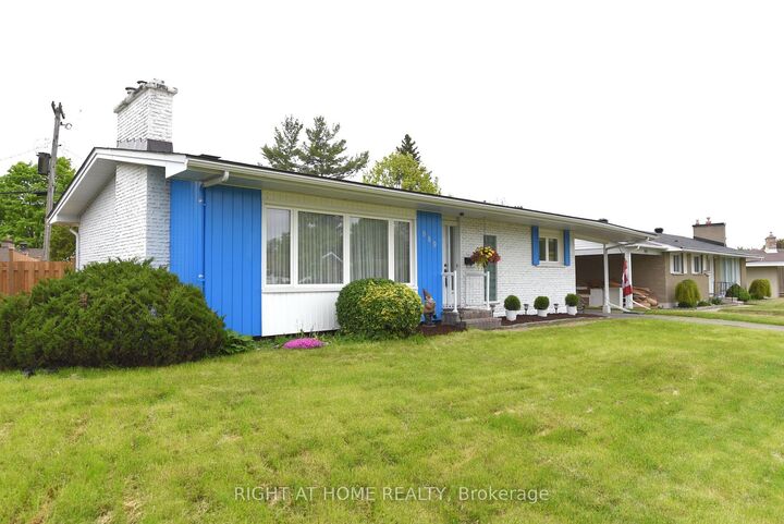 Property Photo:  989 Goren Avenue  ON K1G 2T8 
