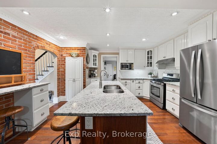 Property Photo:  341 Metcalf Street  ON  