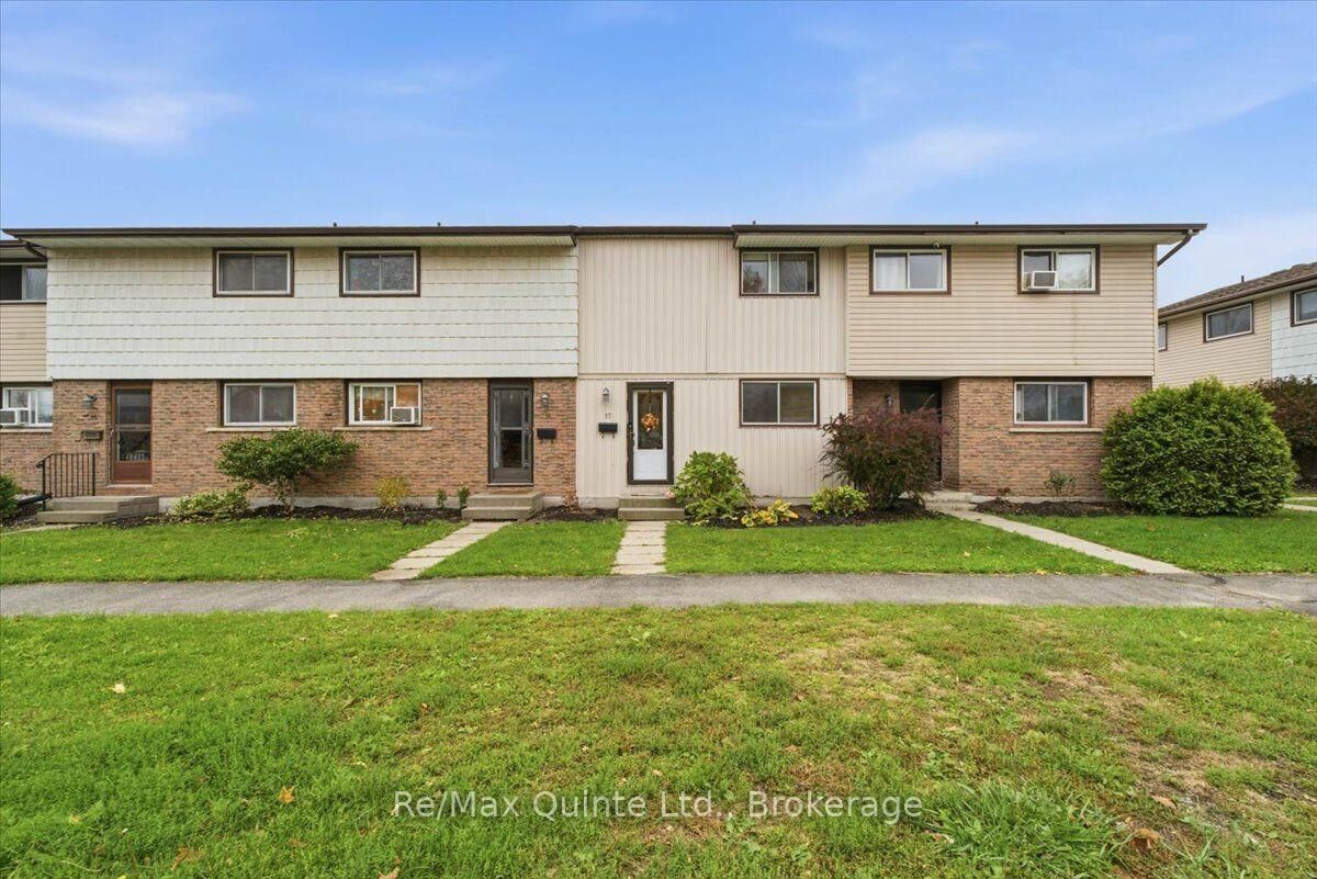 Property Photo:  17 Tiffany Place 17  ON K8V 6A3 