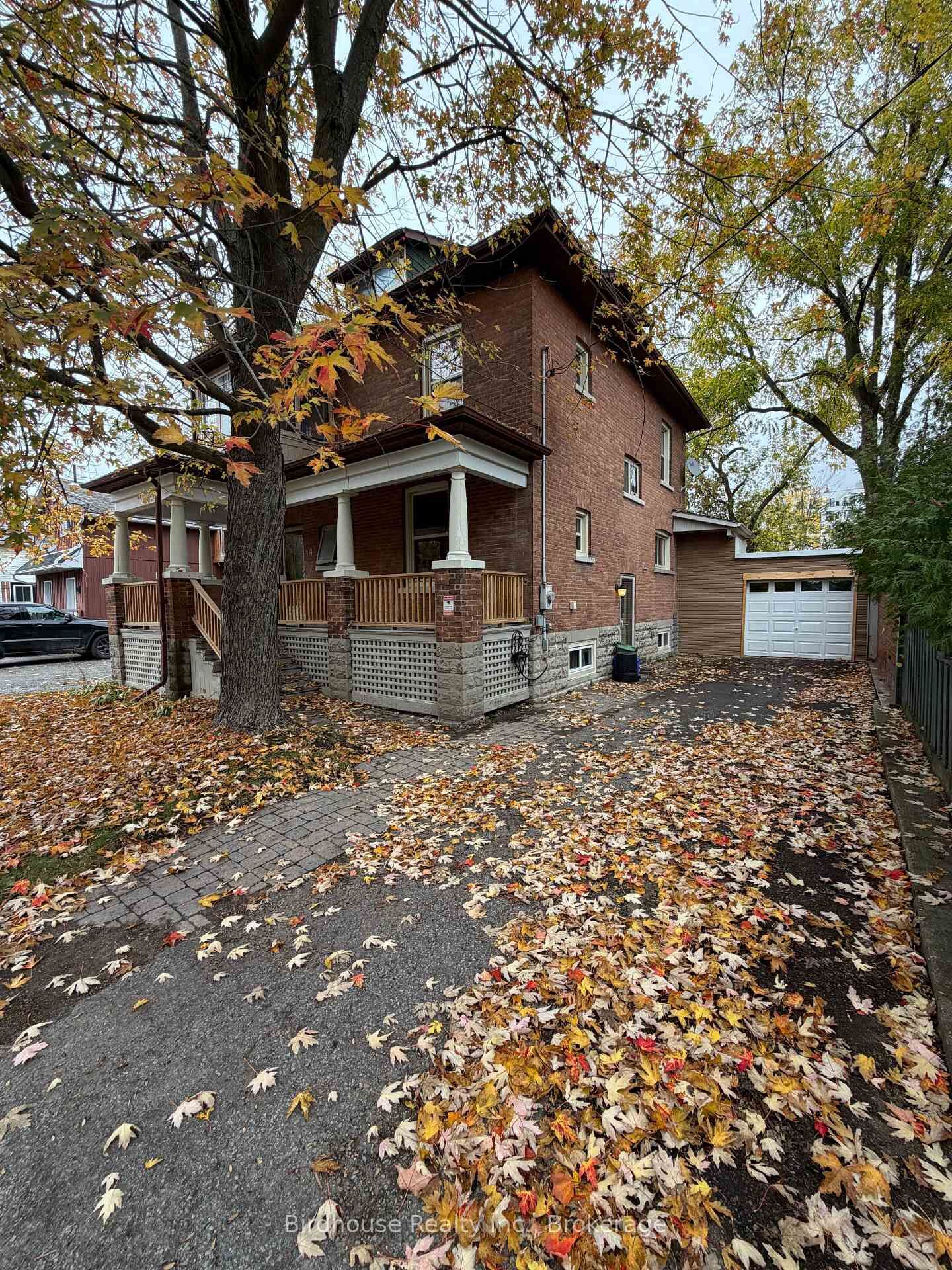 Property Photo:  44 Cambridge Street N  ON K9V 4C7 