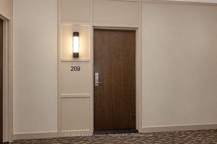 Property Photo:  1055 Southdown Road # 209  ON L5J 0A3 