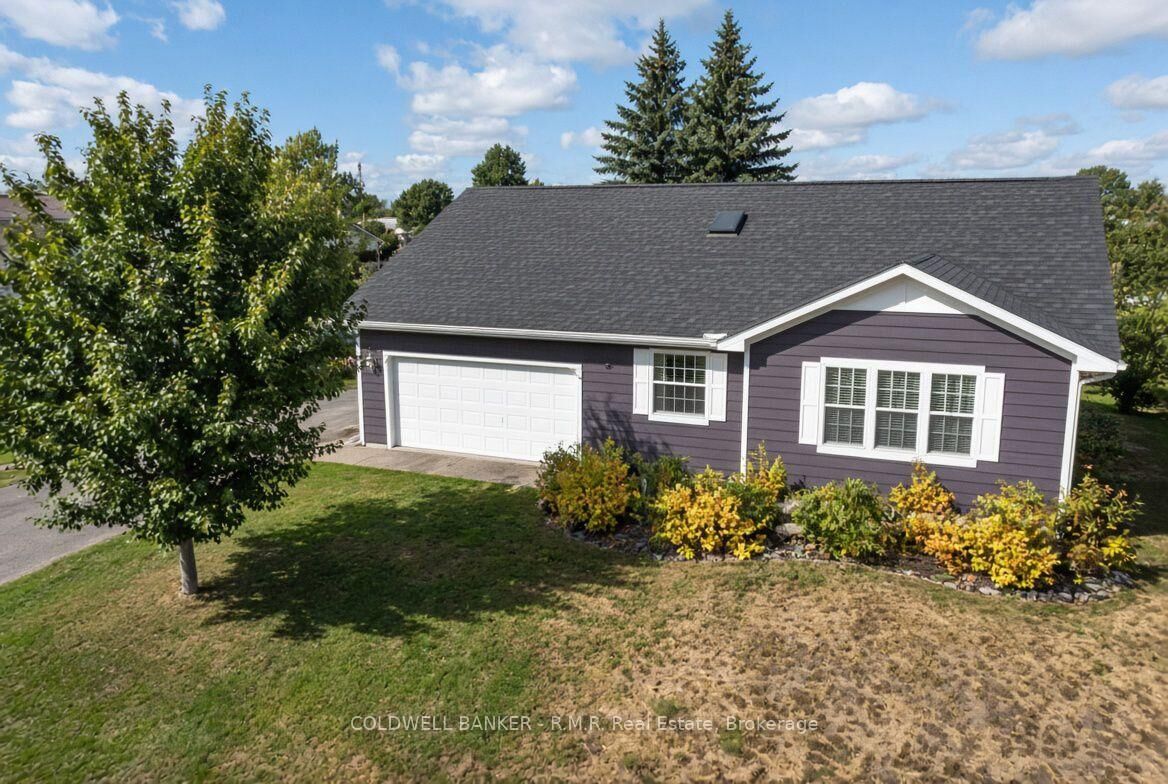 Property Photo:  34 Helen Crescent  ON K0M 2C0 