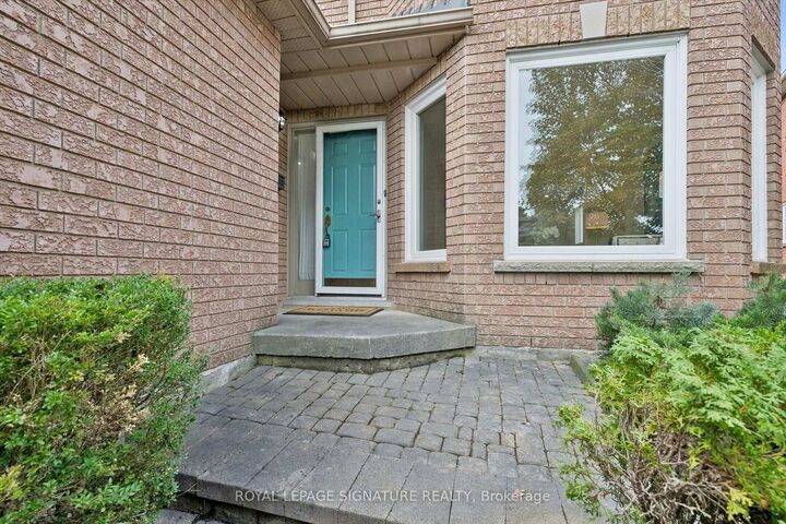 Property Photo:  4912 Roseglen Court  ON L5V 1K8 