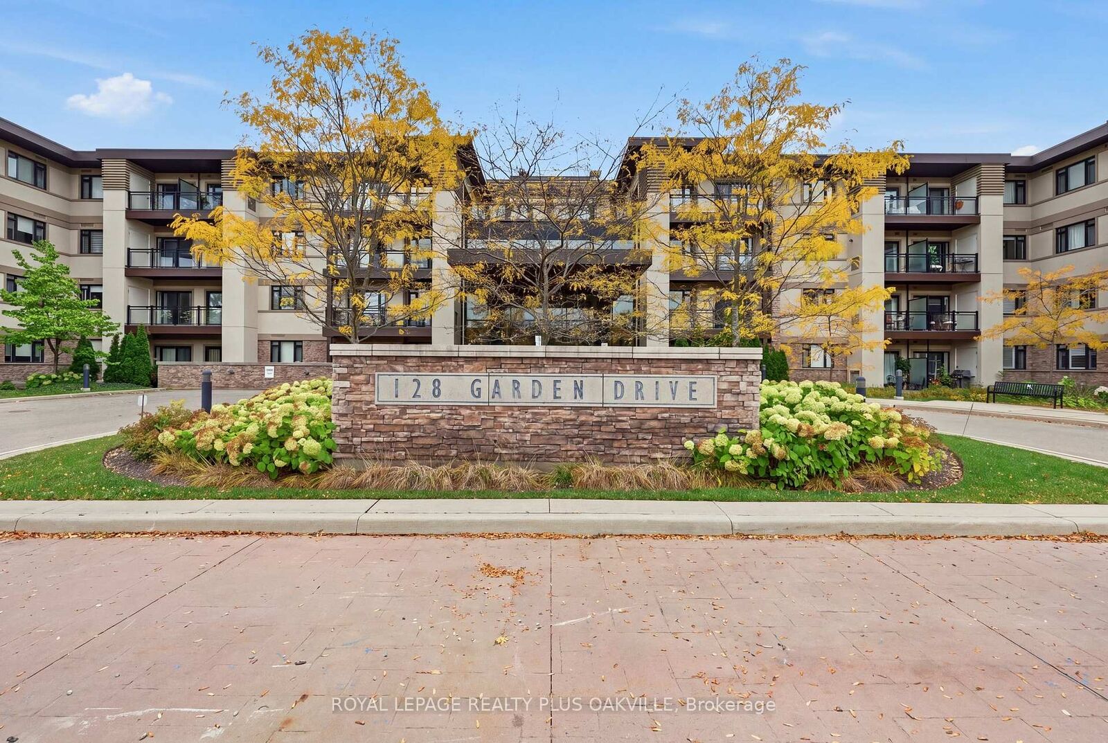 Property Photo: 128 Garden Drive 211 ON L6K 0H7