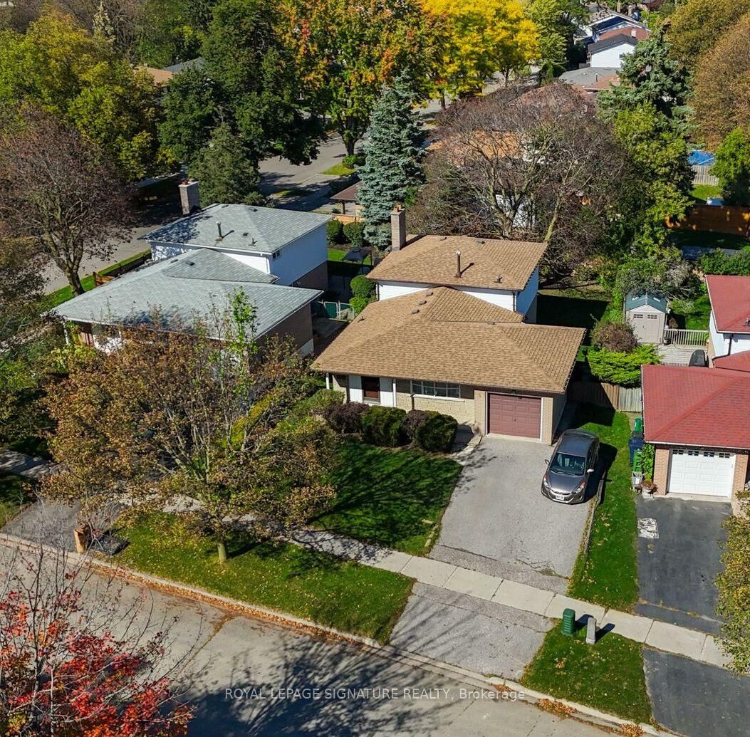Property Photo:  5 Erinlea Crescent  ON M1H 2S8 