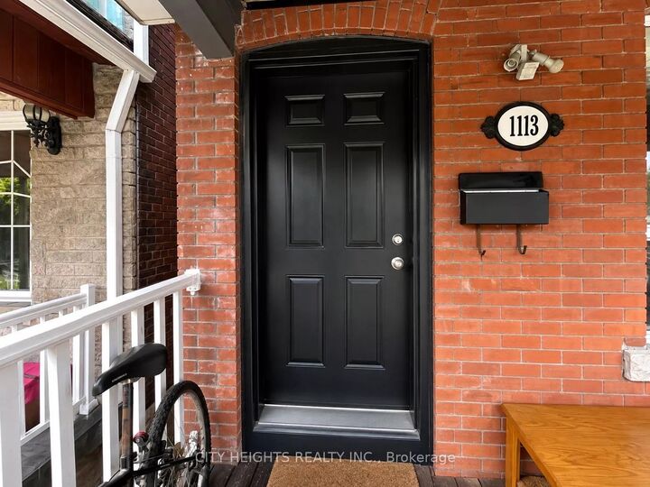 Property Photo:  1113 Davenport Road 4  ON M6G 2C3 