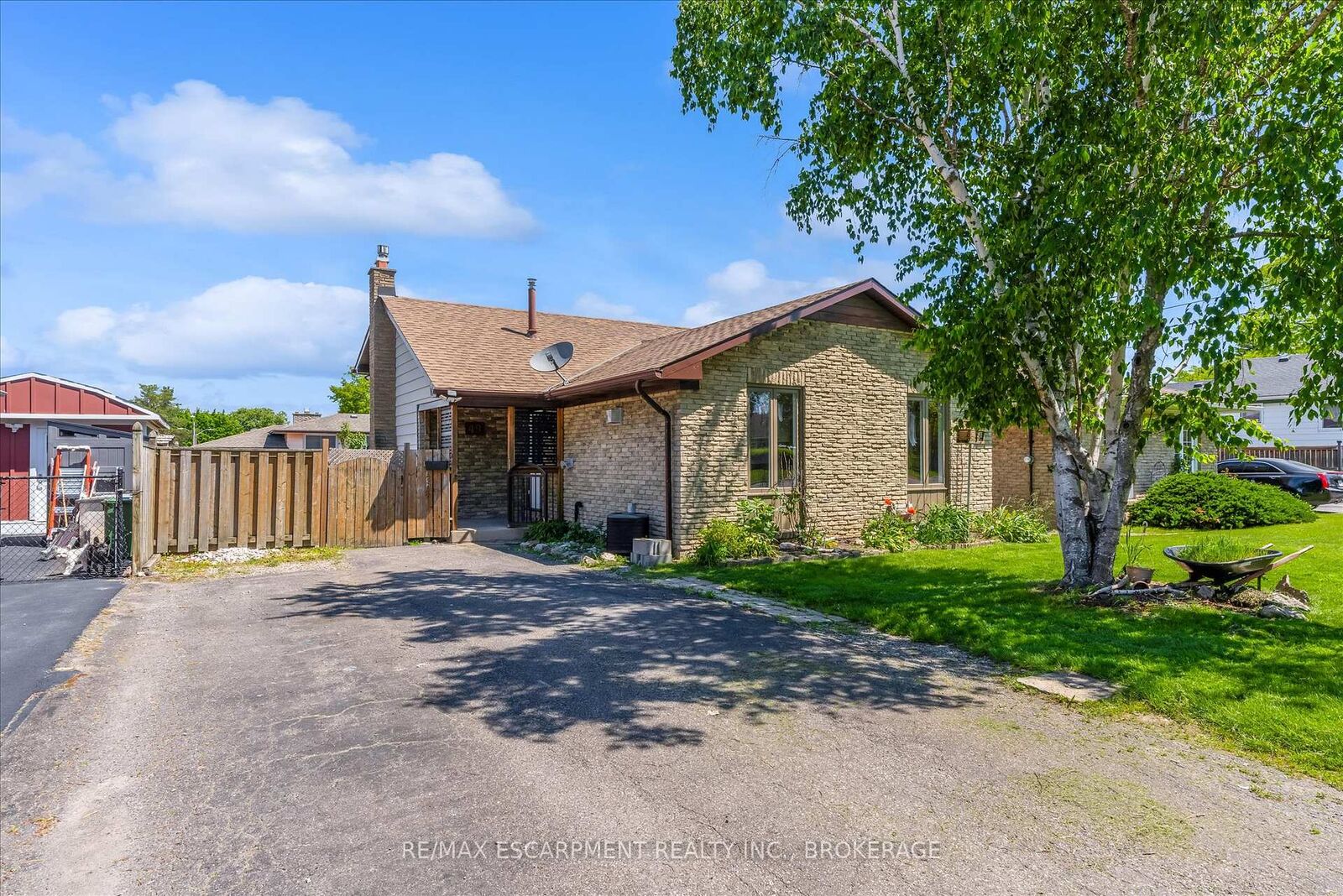 Property Photo:  49 Grove Avenue  ON L2P 1C9 