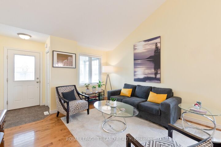 Property Photo:  87 Pine Valley Drive  ON N5P 1E2 