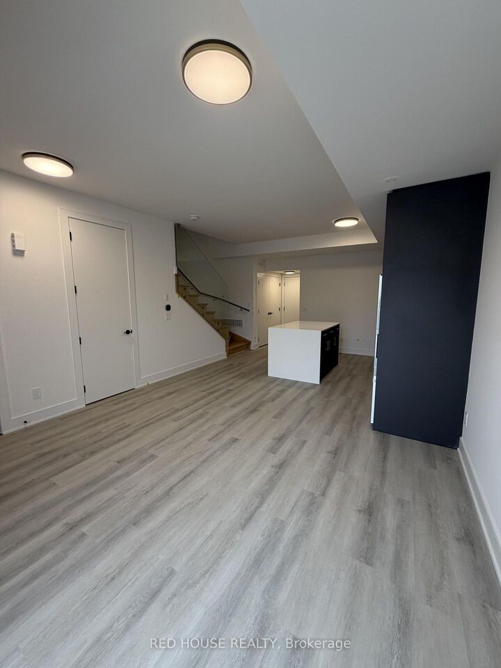 Property Photo:  282 Ellis Avenue  ON L2P 0G9 