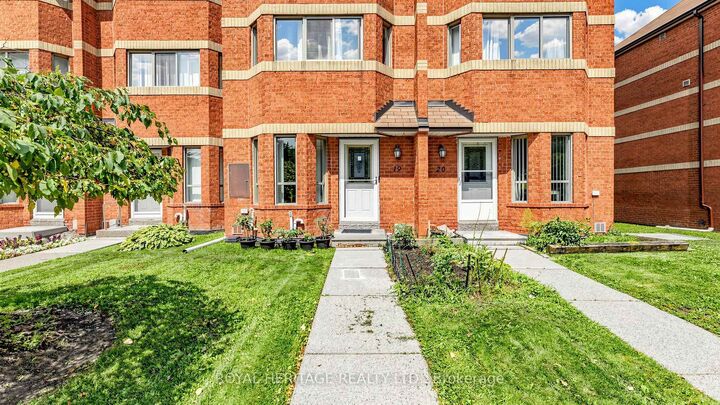 Property Photo:  2472 Eglinton Avenue E Th 19  ON M1K 5J9 