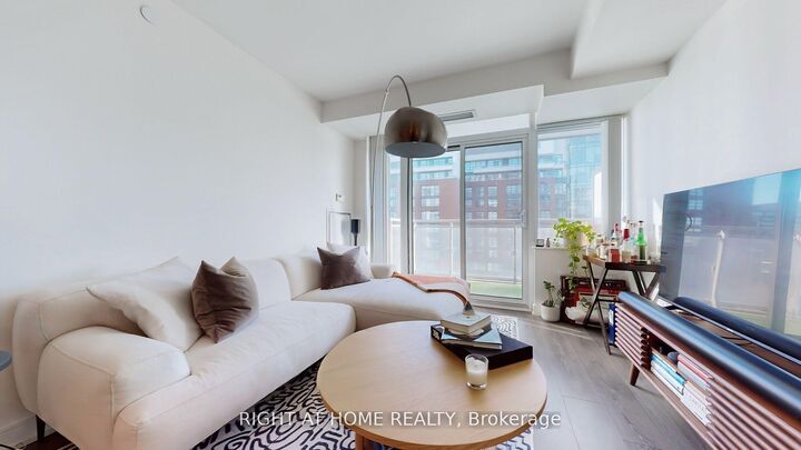 Property Photo:  525 Adelaide Street W 1223  ON M5V 0N7 