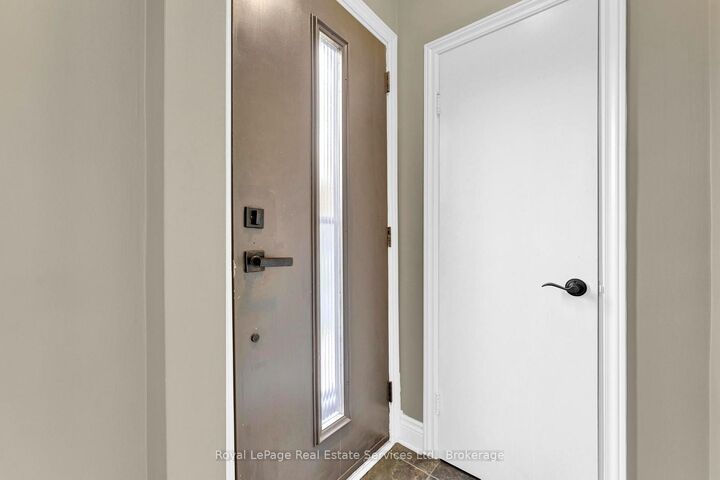 Property Photo:  65 Cumming Court Main Floor  ON L9G 1V4 