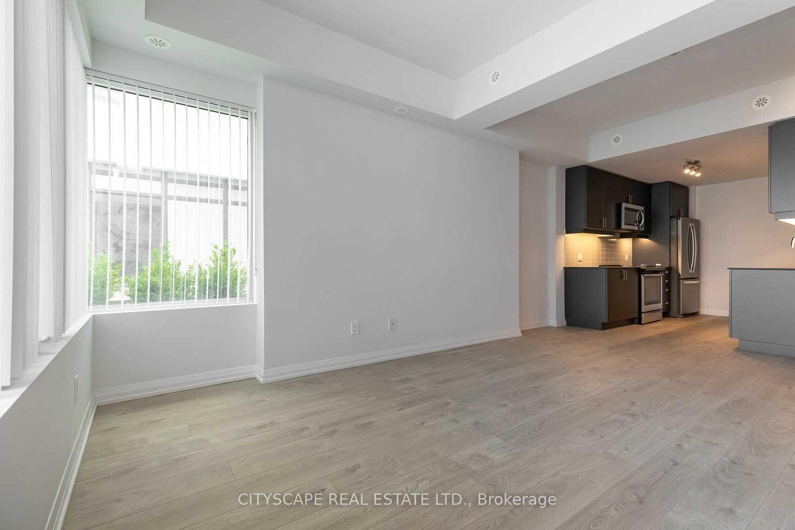 Property Photo:  1010 Portage Parkway Th07  ON L4K 0K3 